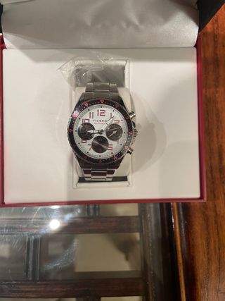 Reloj viceroy acero. Esfera blanca y roja