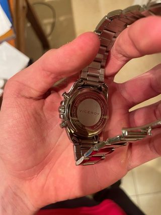 Reloj viceroy acero. Esfera blanca y roja