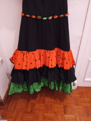 Traje Flamenca negro naranja y verde