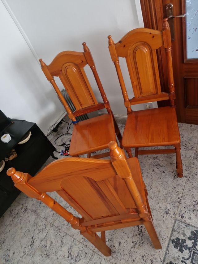 sillas madera marron