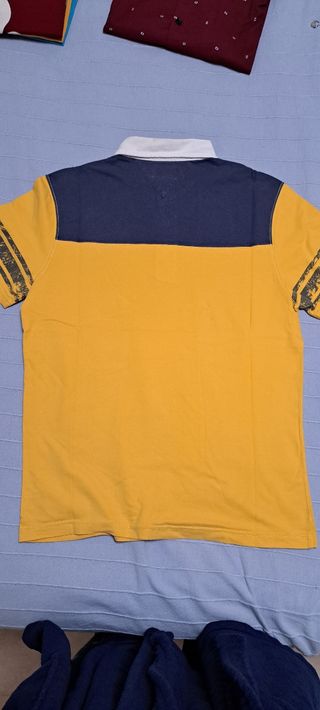 Polo Tommy Hilfiger azul y amarillo