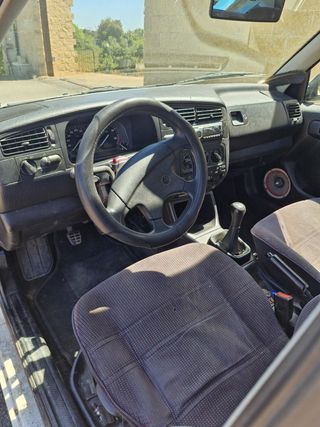 Volkswagen Golf 2000