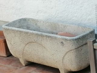 Mesa y bancos de piedra