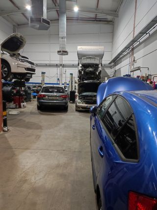 Se vende nave con licencia de taller