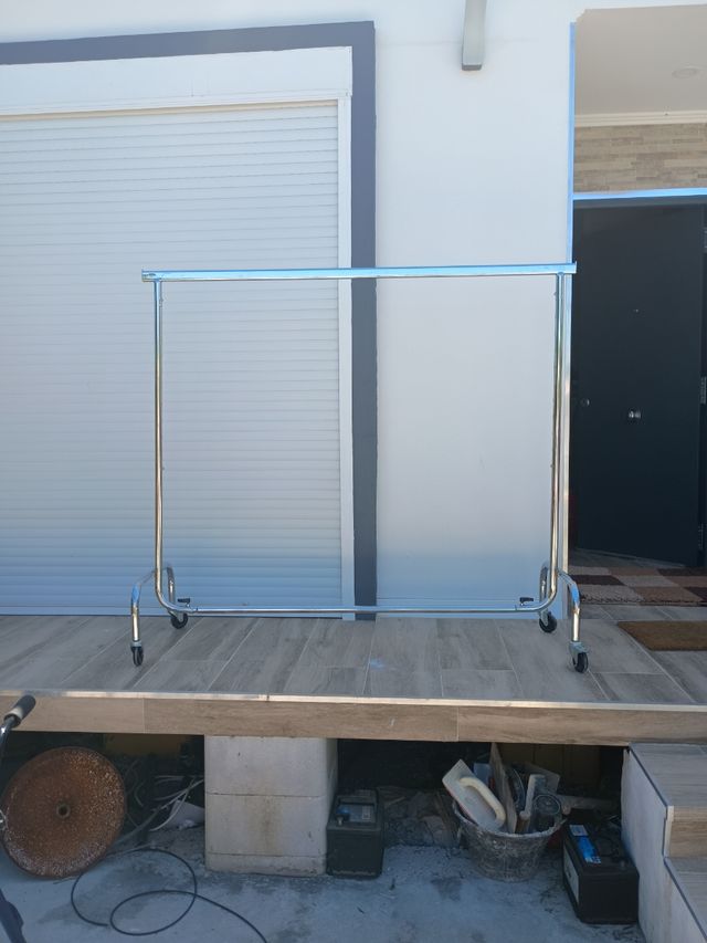 Perchero metálico robusto