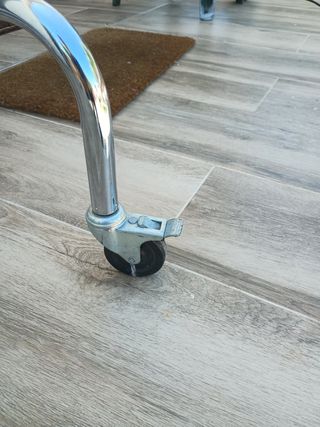 Perchero metálico robusto