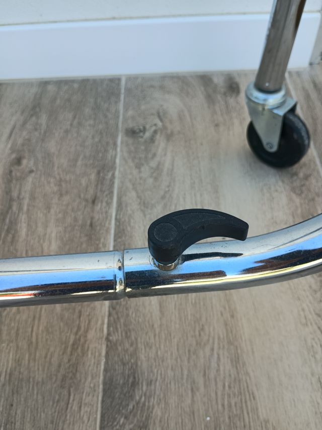 Perchero metálico robusto