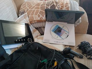 2 Reproductores DVD COBY portátiles