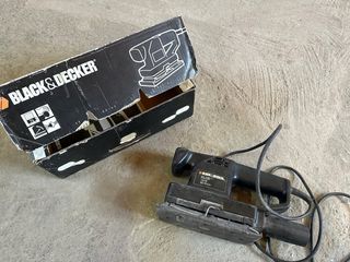 Lijadora eléctrica Black Decker 135W