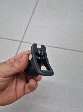 Gancho plegable patinete eléctrico