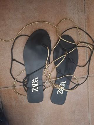 Sandalias plana Zara