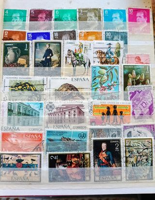 Colección de más de 200 sellos de España antiguos.