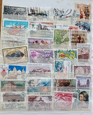 Colección de más de 200 sellos de España antiguos.