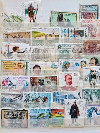 Colección de más de 200 sellos de España antiguos.