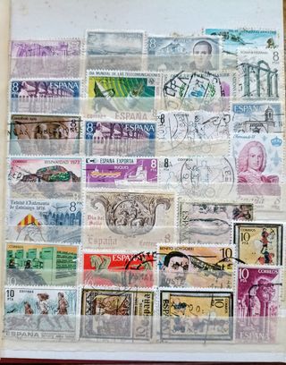 Colección de más de 200 sellos de España antiguos.