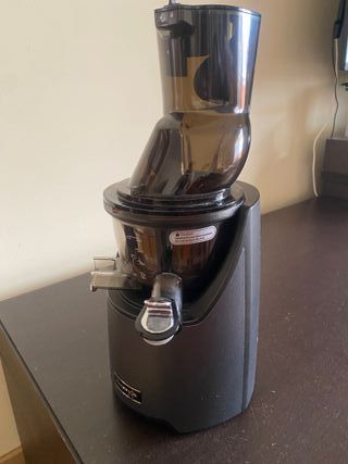 Exprimidor Kuving 820 seminuevo.