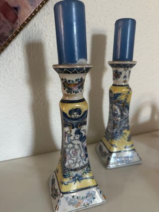 Candelabros de cerámica pintados a mano estilo clásico italiano. par