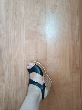 Sandalias cuña Lola Canales negras