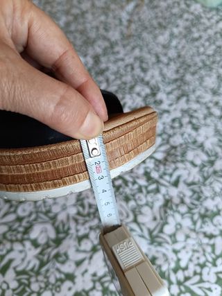 Sandalias cuña Lola Canales negras