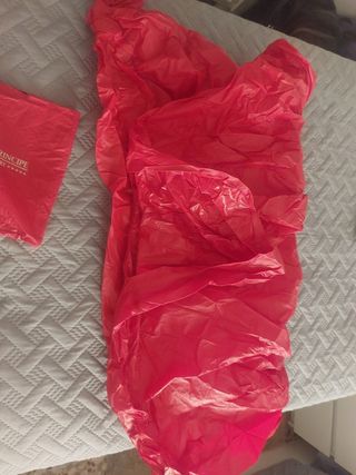 Chubasquero poncho rojo. Esta nuevo