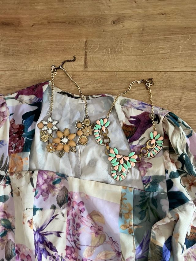 Vestido floral + collar de regalo a elegir