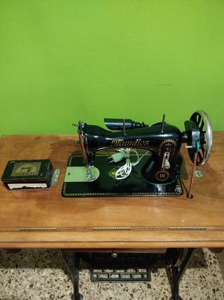 Máquina de coser Mundlos 111