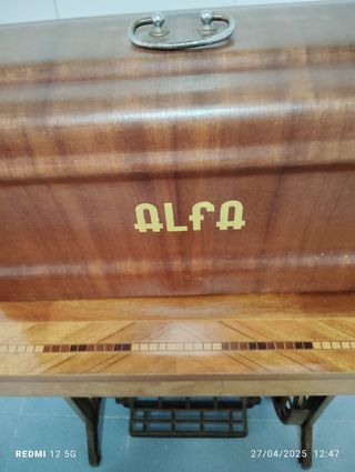 Maquina de coser alfa, como nueva ,urge venta