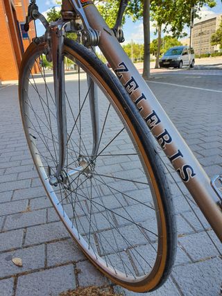 Bicicleta paseo carretera vintage