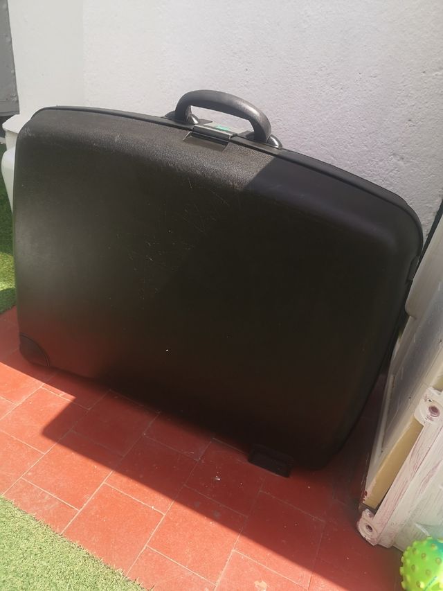 Maleta dura ruedas candado