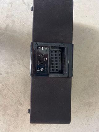 Altavoz Logitech con reloj y alarma