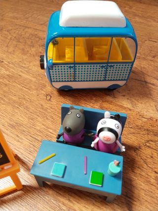 Lote Peppa Pig: casa y colegio.