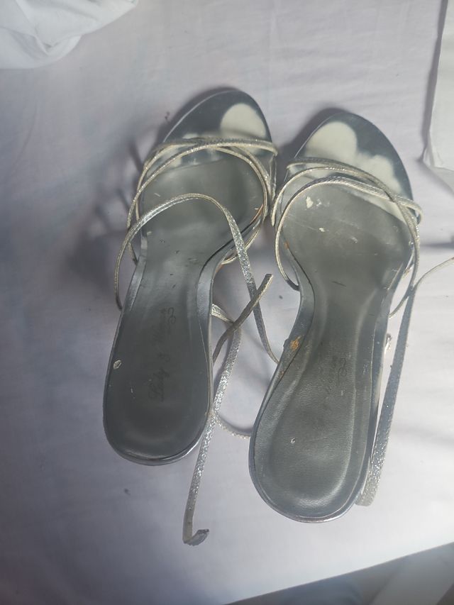 Sandalia bastantes usadas
Ideal para bodas
