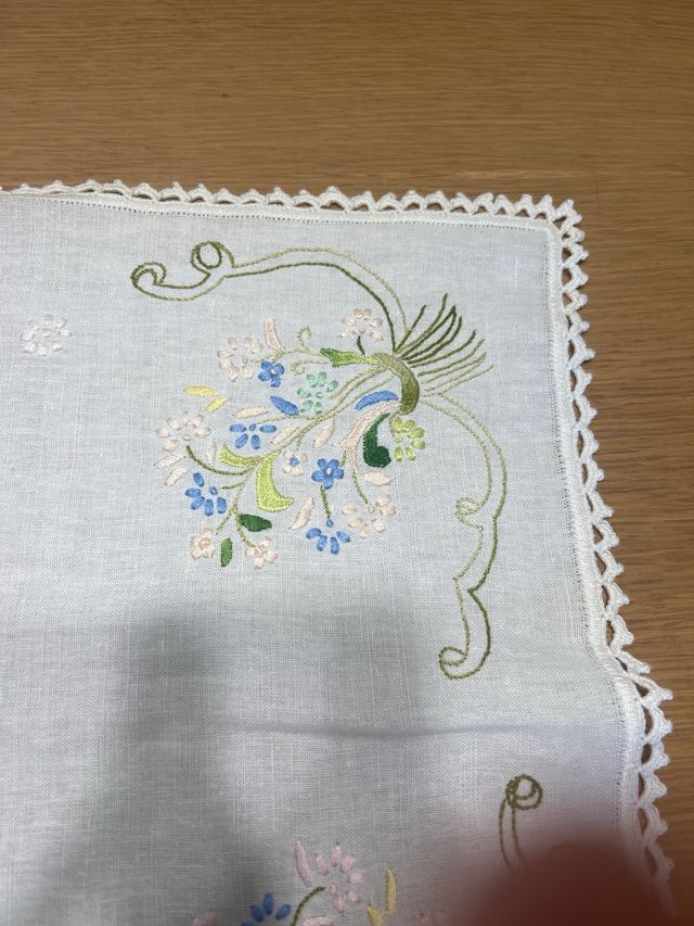 Centrotavola ricamato fiori