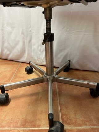 Silla oficina giratoria negra