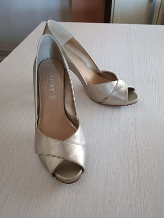 Zapatos dorados
