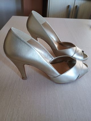 Zapatos dorados