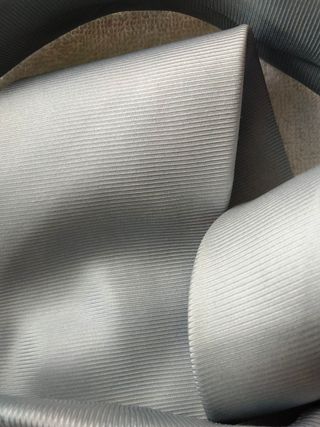 Corbata Plateada de Pura Seda