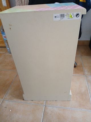 Mueble infantil de cajones pintado a mano