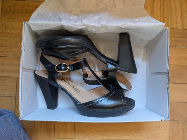 Sandalias piel con tacon número 38 negro