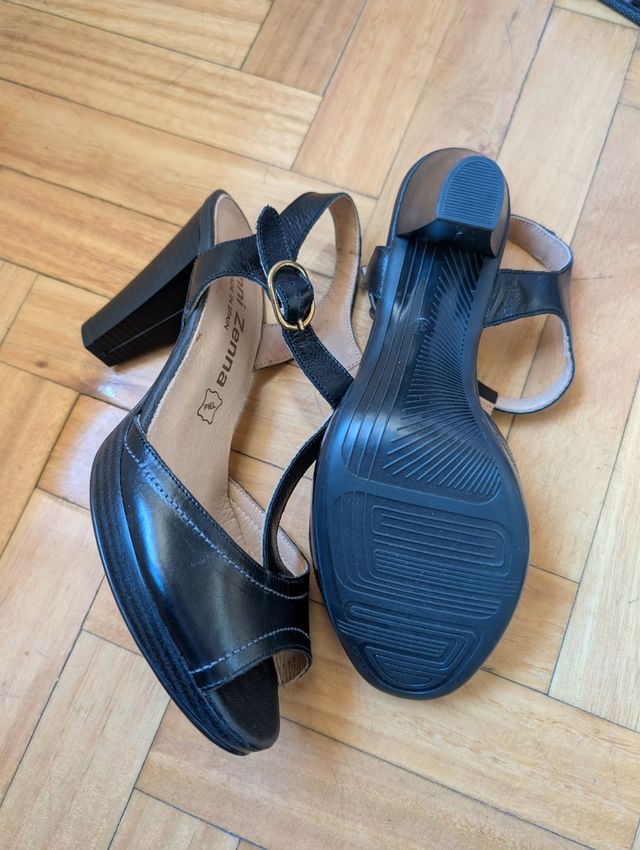 Sandalias piel con tacon número 38 negro
