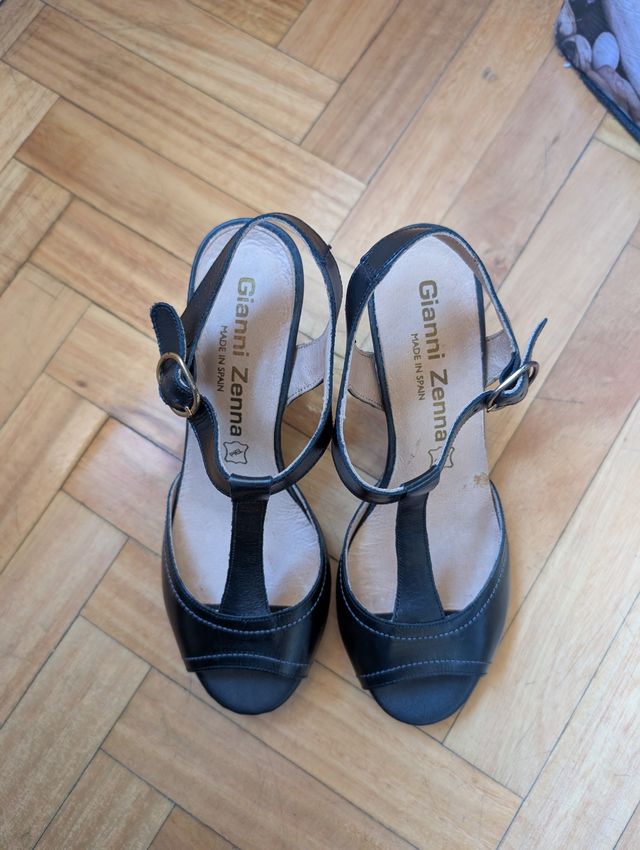 Sandalias piel con tacon número 38 negro