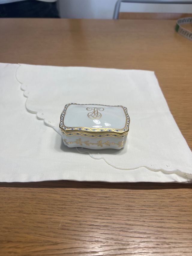 Scatola Richard Ginori oro e bianco