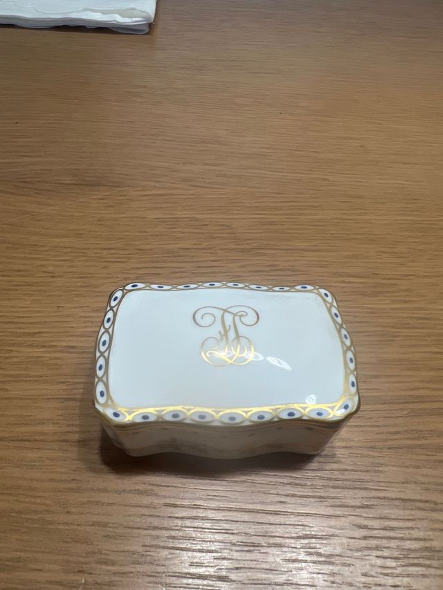 Scatola Richard Ginori oro e bianco