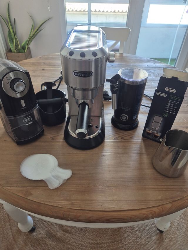 Cafetera de longhi y accesorios 