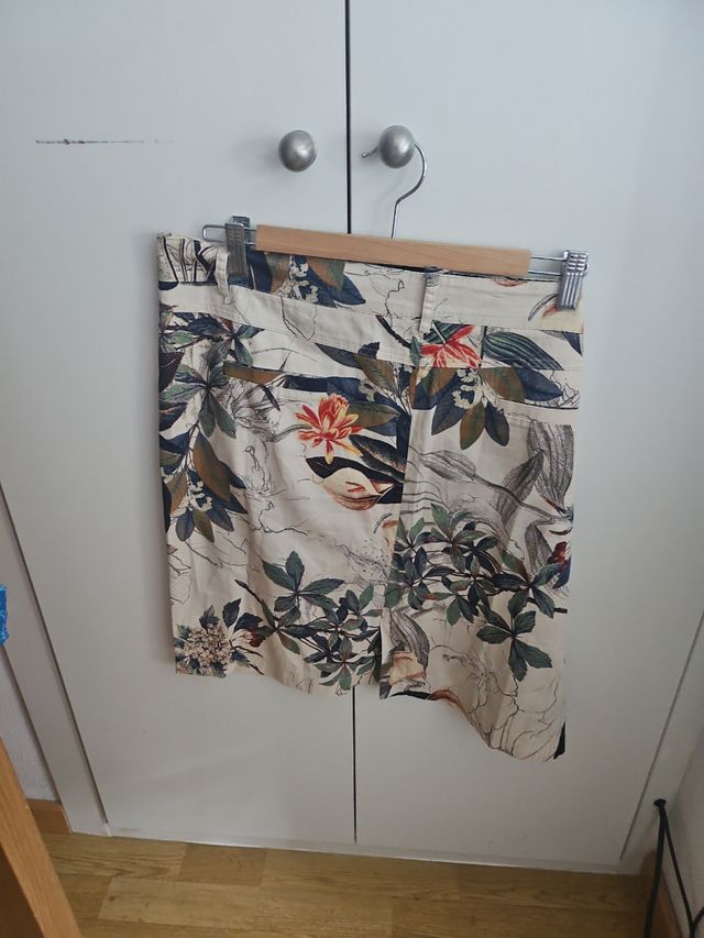 Falda por la rodilla