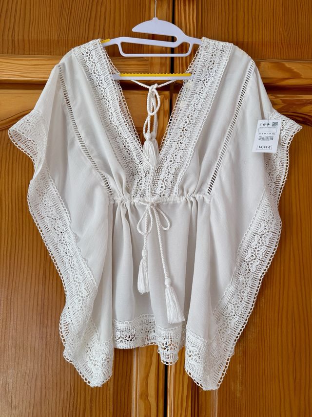 Blusa blanca con encaje