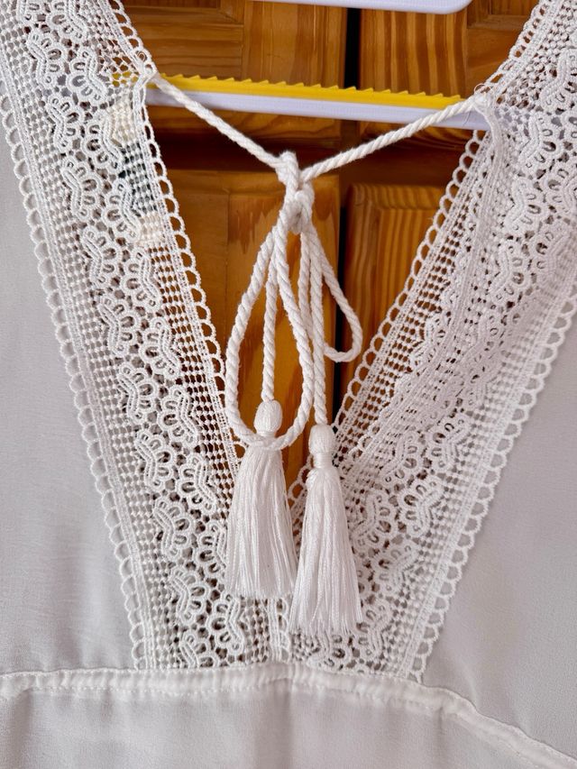 Blusa blanca con encaje
