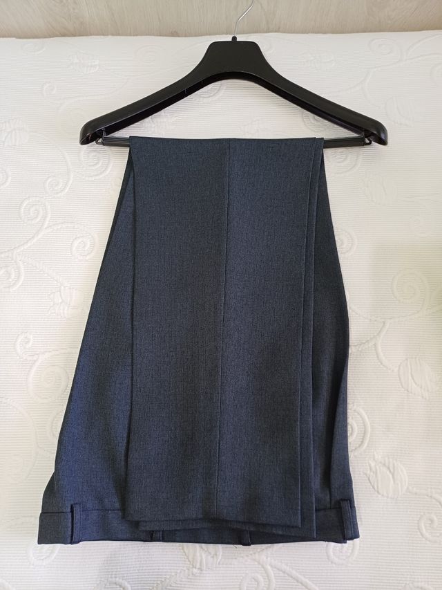 Vendo traje de chaqueta COMPLETO de hombre gris