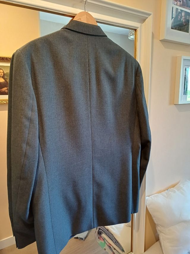 Vendo traje de chaqueta COMPLETO de hombre gris