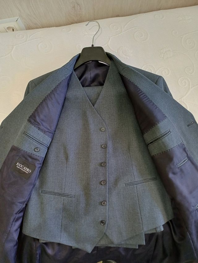 Vendo traje de chaqueta COMPLETO de hombre gris